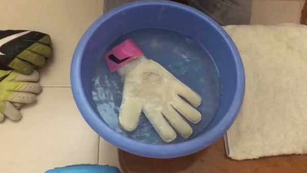Cách bảo quản và vệ sinh găng tay chống cắt