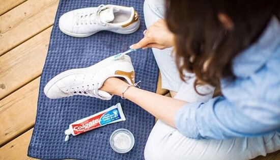 8 cách làm sạch đế giày cực nhanh, kể cả giày trắng - Takumi Safety - Giày bảo hộ Nhật Bản